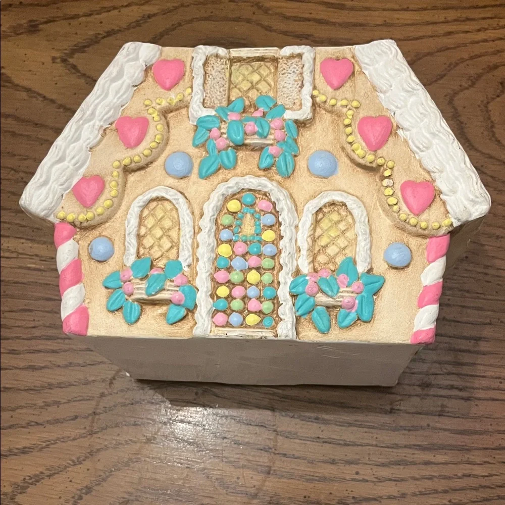 Charming Holiday Gingerbread House‎ Cookie Jar